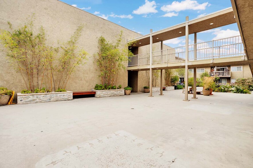 Building Photo - 4727 W 147th St