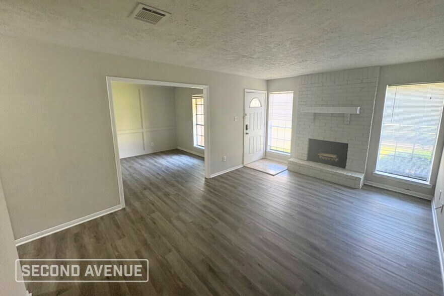 Building Photo - 3008 Beecave Dr