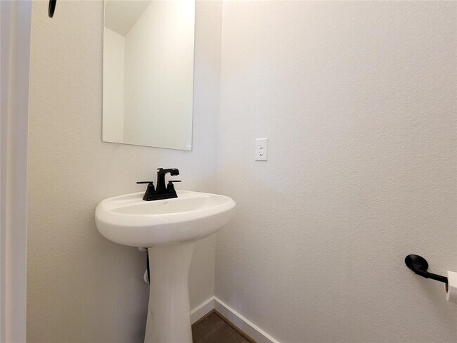 Building Photo - 31526 Beacon Cove Trl