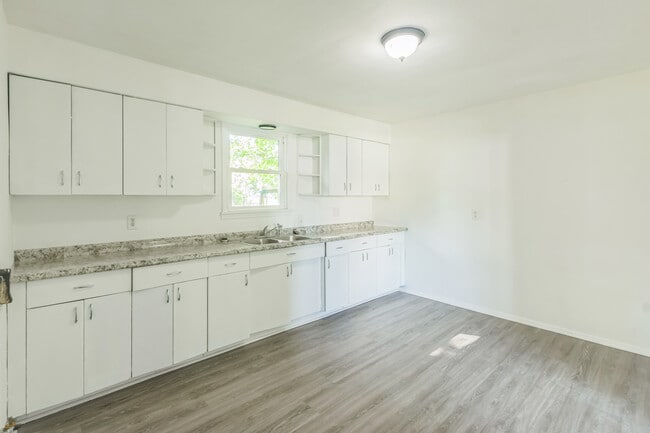 Building Photo - 650 N 80th St