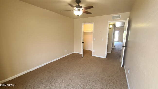 Building Photo - 1002 E Hearne Way