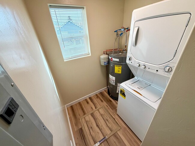 Building Photo - 1380 Cleveland St