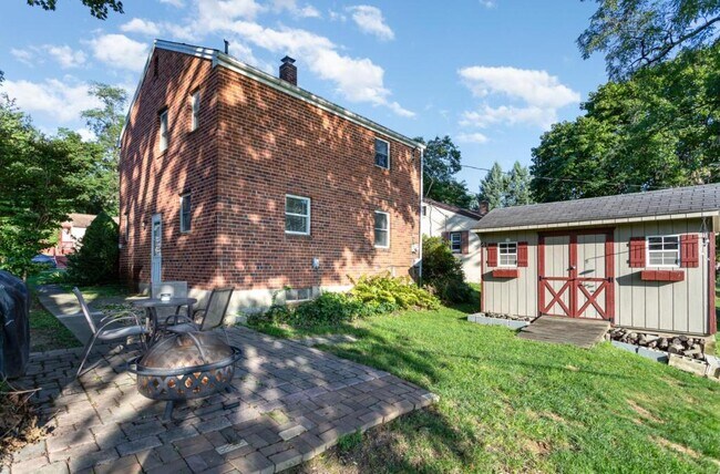 Building Photo - 409 Hillside Rd