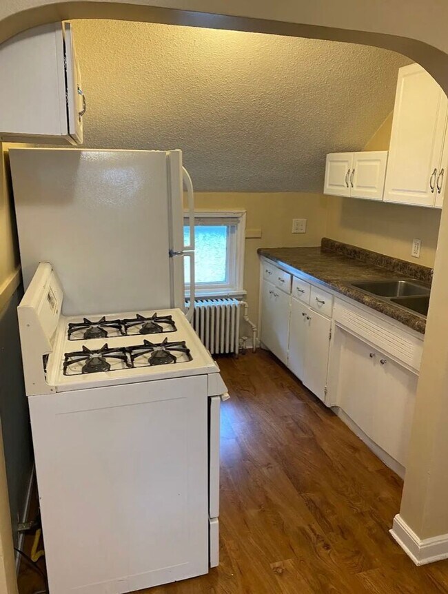 Building Photo - 272 George St W