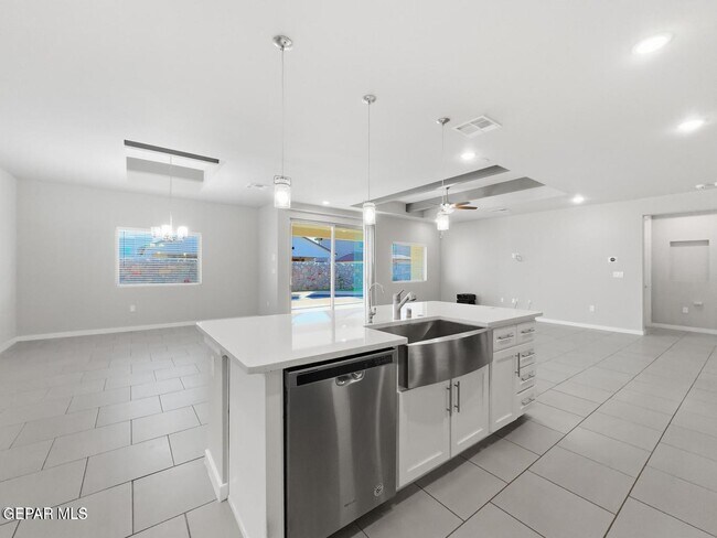 Building Photo - 14616 Tierra Burgos