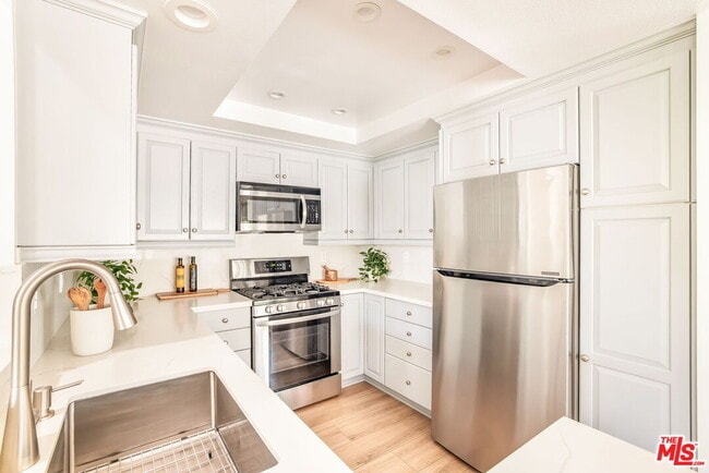 Building Photo - 17140 Palisades Cir