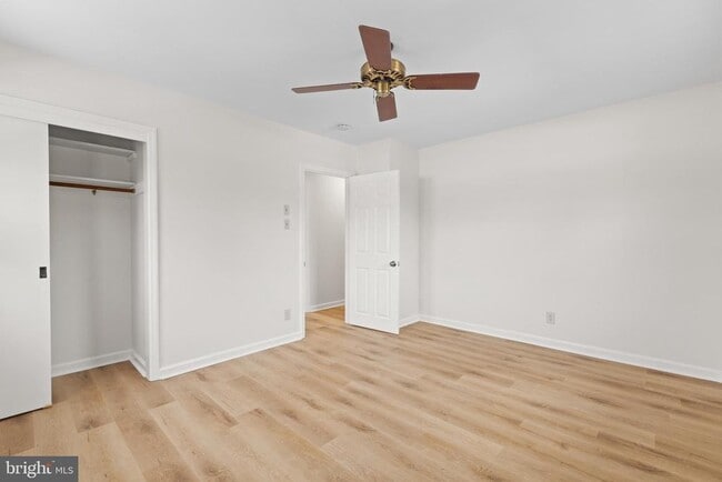 Building Photo - 154 Valleybrook Rd E