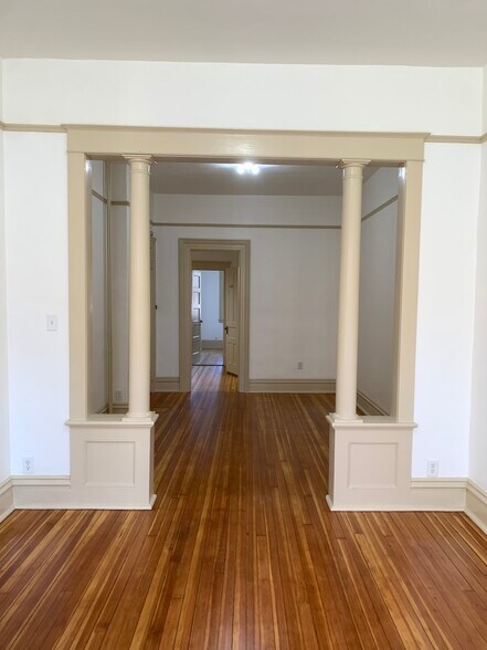 Building Photo - 292 Lark St