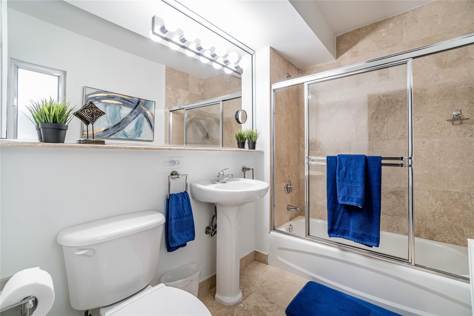 Building Photo - 1532 Drexel Ave