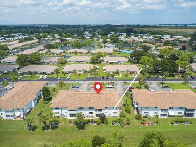 Building Photo - 1217 S Lakes End Dr