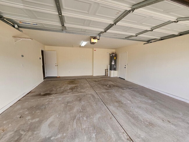 Building Photo - 2863 E Oakland Ct