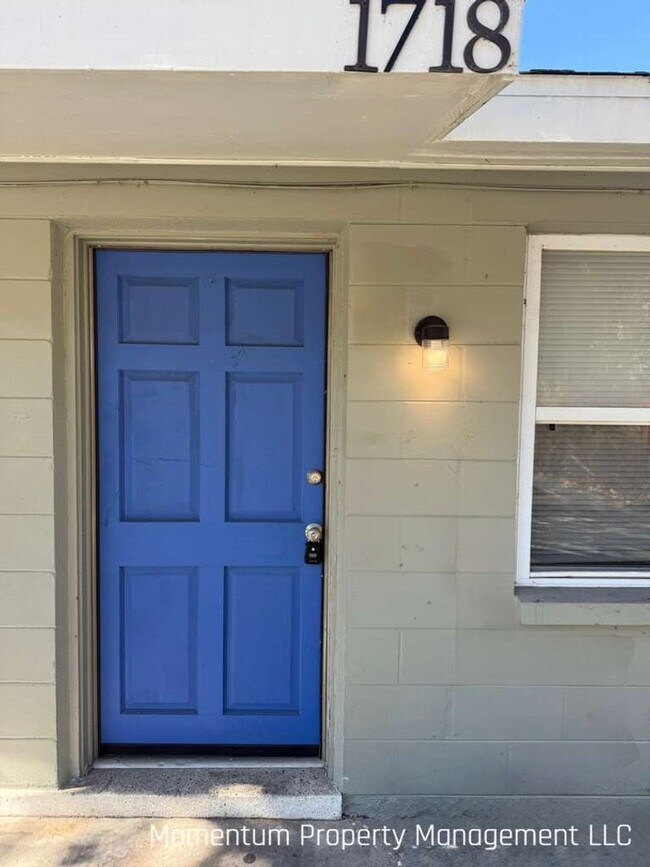 Building Photo - Remodeled One Bedroom- Clearwater! AVAILABLE FOR IMMEDIATE MOVE IN!!