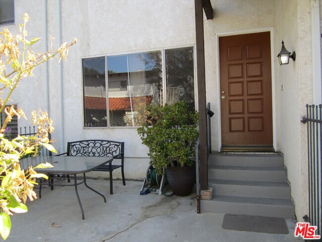 Building Photo - 5275 Colodny Dr
