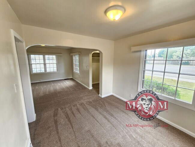 Building Photo - Remodeled 2 Bd 1.5 Ba Home in Sandy