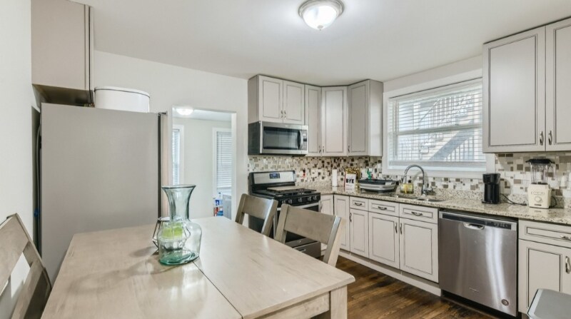 Building Photo - 125 S 6th Ave