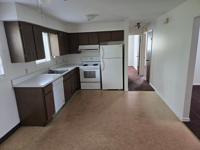 Building Photo - 1341 E Highland Ave