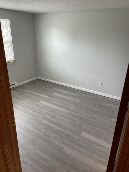 Building Photo - 2716 Alder Creek Dr S