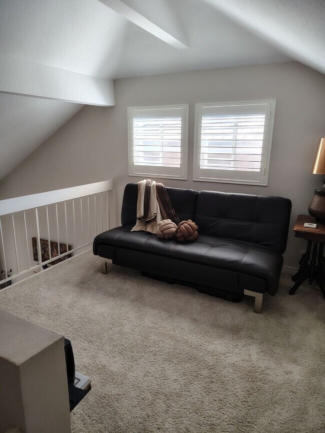 Building Photo - Charming 1BR Condo in Huntington Beach