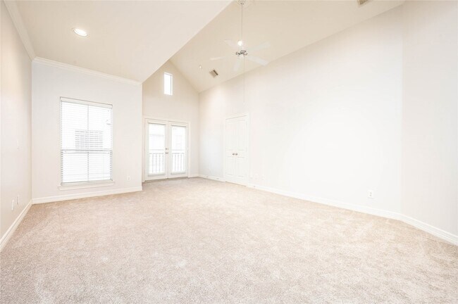 Building Photo - 643 Hartman St