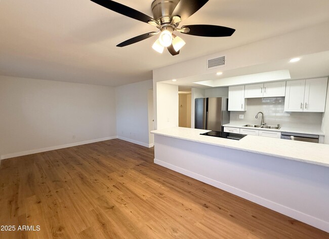 Building Photo - 18202 N Cave Creek Rd