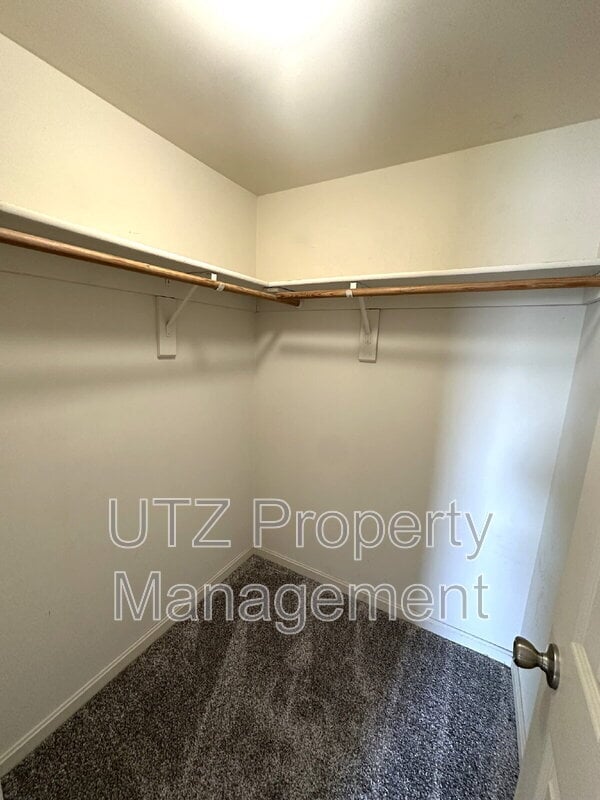 Building Photo - 3800 Sunnyfield Ct