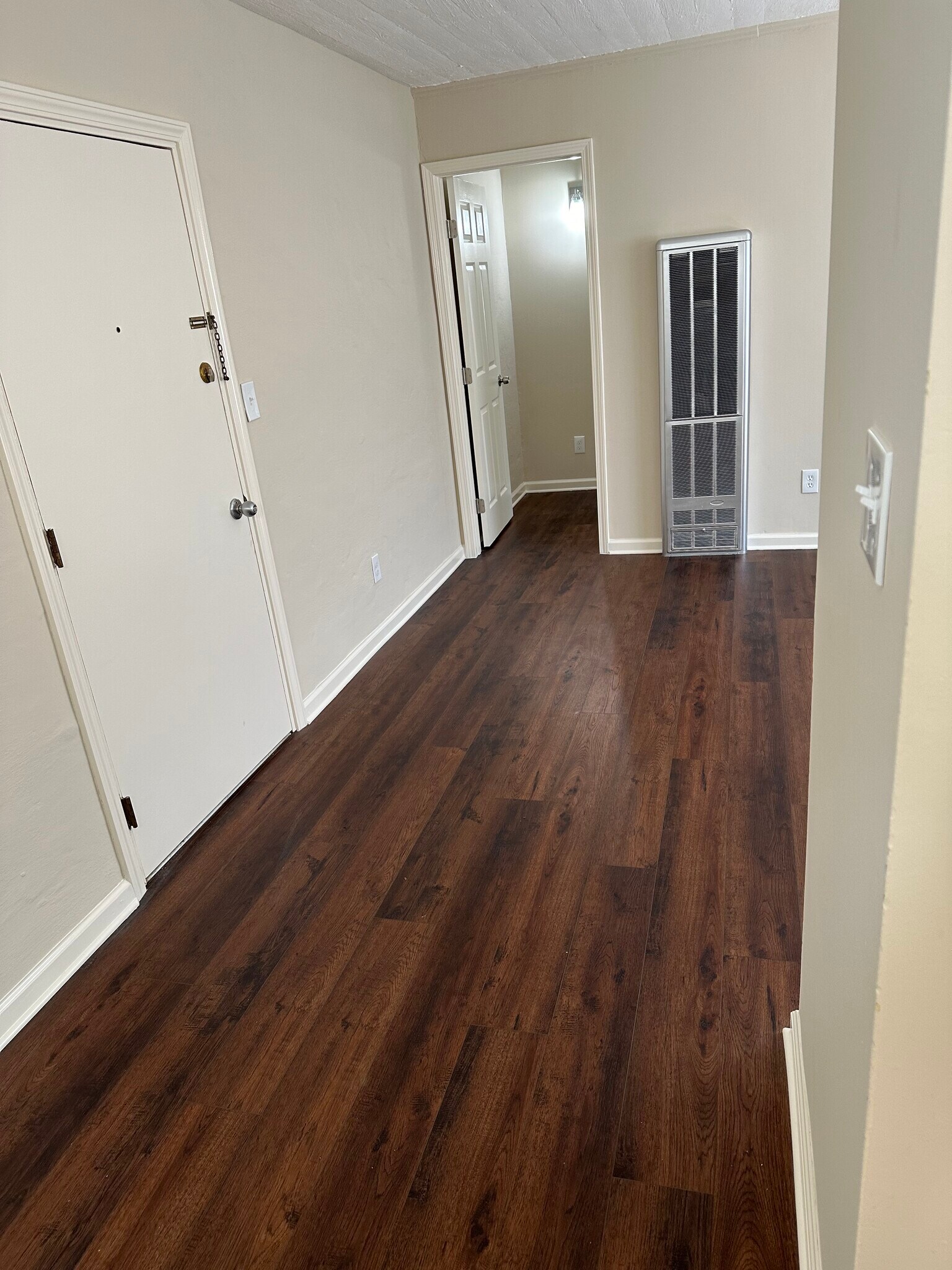 Building Photo - 668 Linwood Ave NE