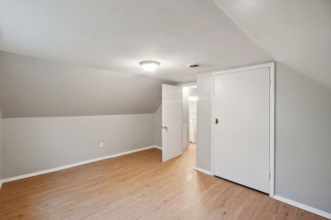 Building Photo - Charming Updated 4BR/2BA Cape Cod in Twinbrook- Rockville