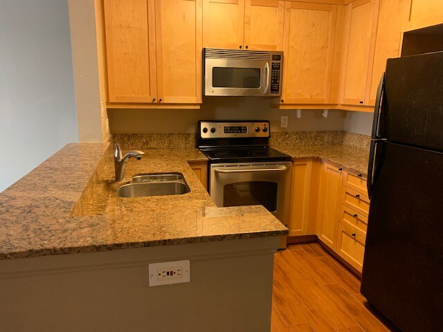 Building Photo - 3520 Lebon Dr