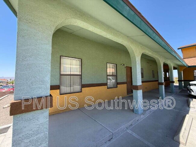 Building Photo - 2665 Cll De Mercado