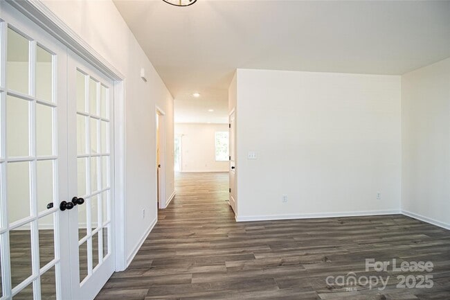 Building Photo - 3030 Falling Stone Cir