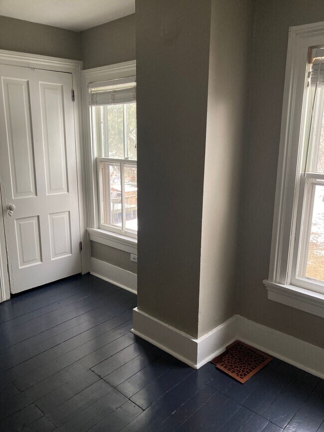 Building Photo - Updated 3 bedroom 1 bath home in downtown Morris