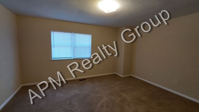 Building Photo - St. Andrews townhouse - 50% off first month!