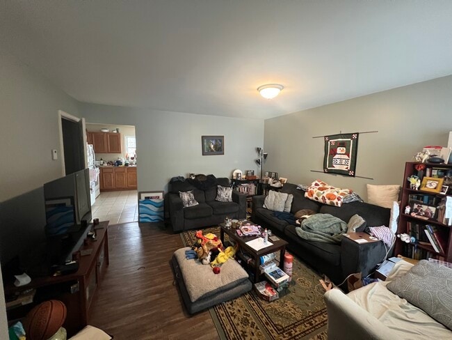 Building Photo - 7 Pleasant Woods