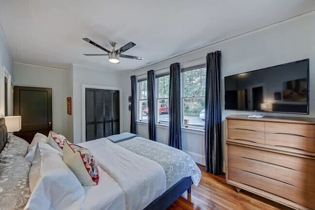 Building Photo - 518 Lamar Ave