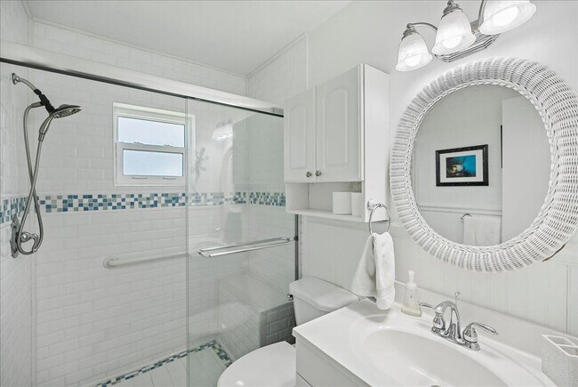 Building Photo - 2066 5th Ct SE