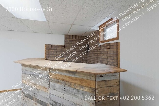 Building Photo - 7130 Holdrege St