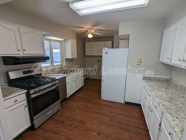 Building Photo - Avon Lake Ranch with Fresh Updates, Vaulted Ceilings, and More!