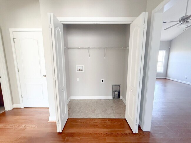 Building Photo - Spacious 4-Bedroom Home with Large Yard and Dual Garages in Cookeville  Property Description