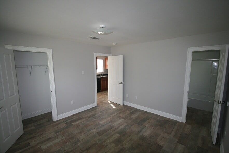 Building Photo - 722 16th St