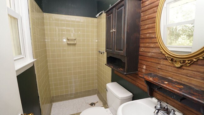 Building Photo - 1008 Hendricks Ave