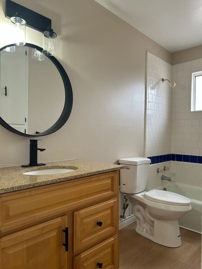 Building Photo - Please call Vaughn Realty, 760-446-6561 to set up an appointment.