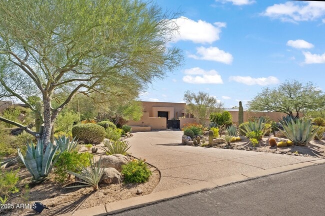 Building Photo - 9191 E Happy Hollow Dr