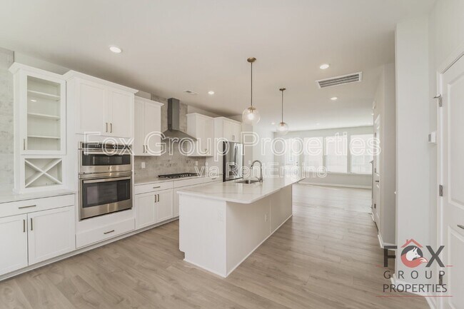 Building Photo - 908 Mary Max Dr