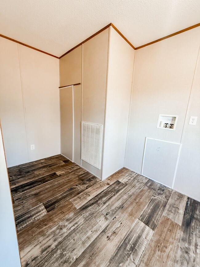 Building Photo - 1430 Shadeville Rd