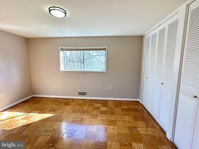 Building Photo - 10670 Weymouth St