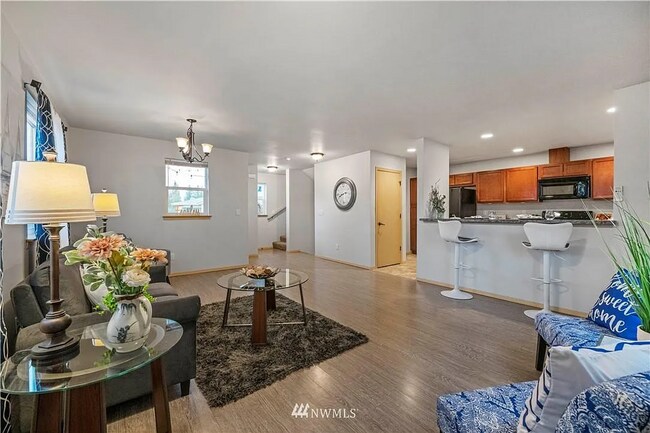 Building Photo - Beautifully Updated 3 Bed, 2.5 Bath Townhome in Monroe