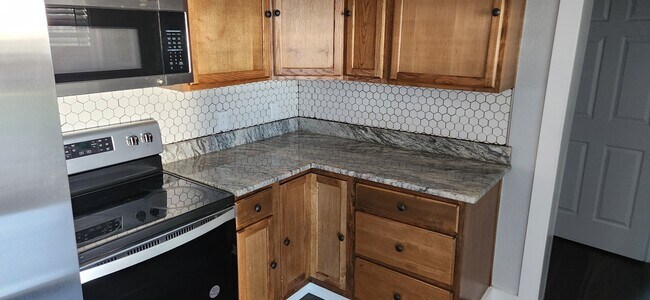 Building Photo - 1204 S 18th St