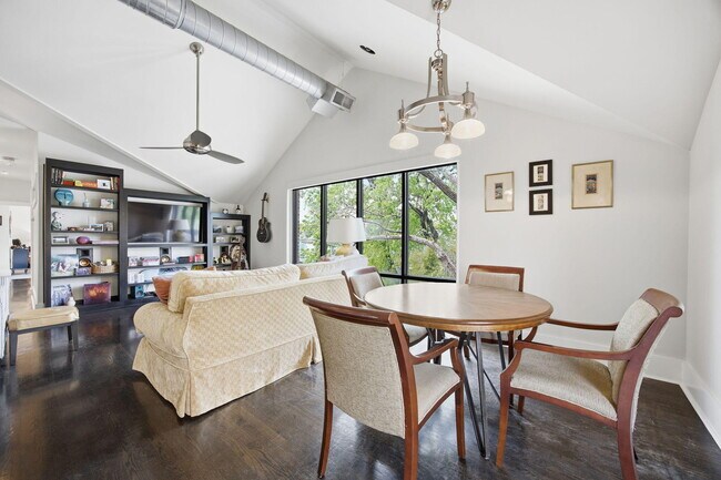 Building Photo - 261 S Limestone