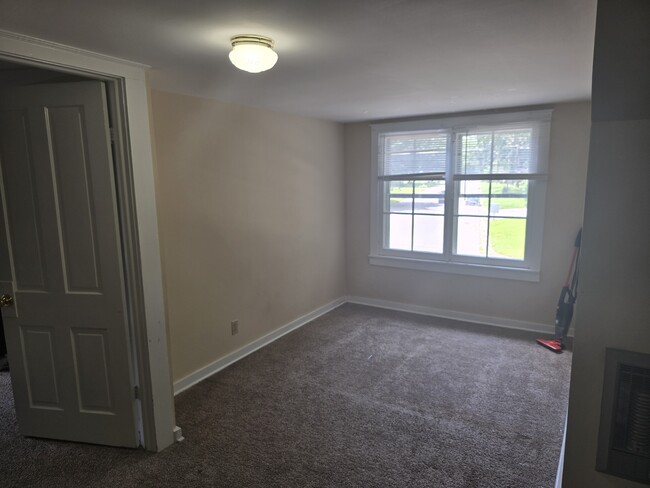 Building Photo - 614 N Military Ave