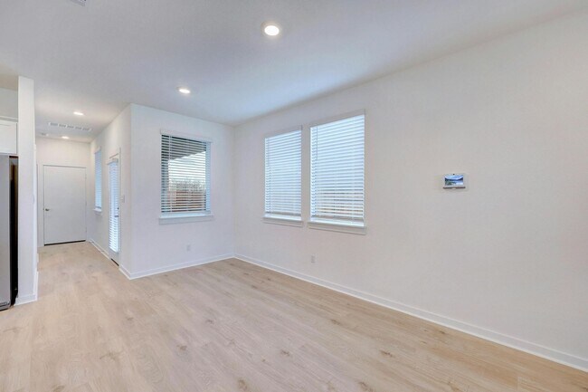 Building Photo - Modern Comfort in Avery Centre – Ready for You!